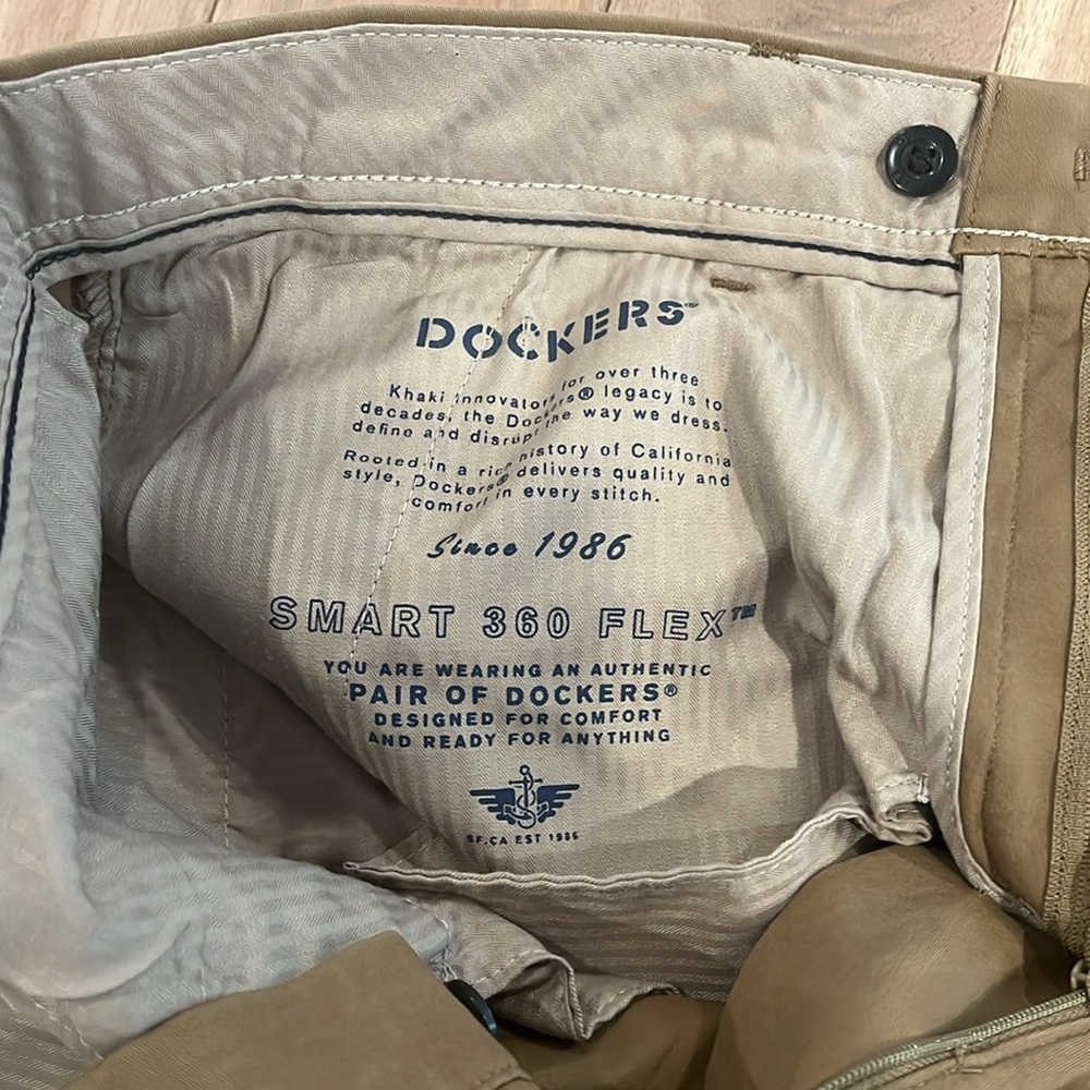 Dockers - Picture 4 of 4